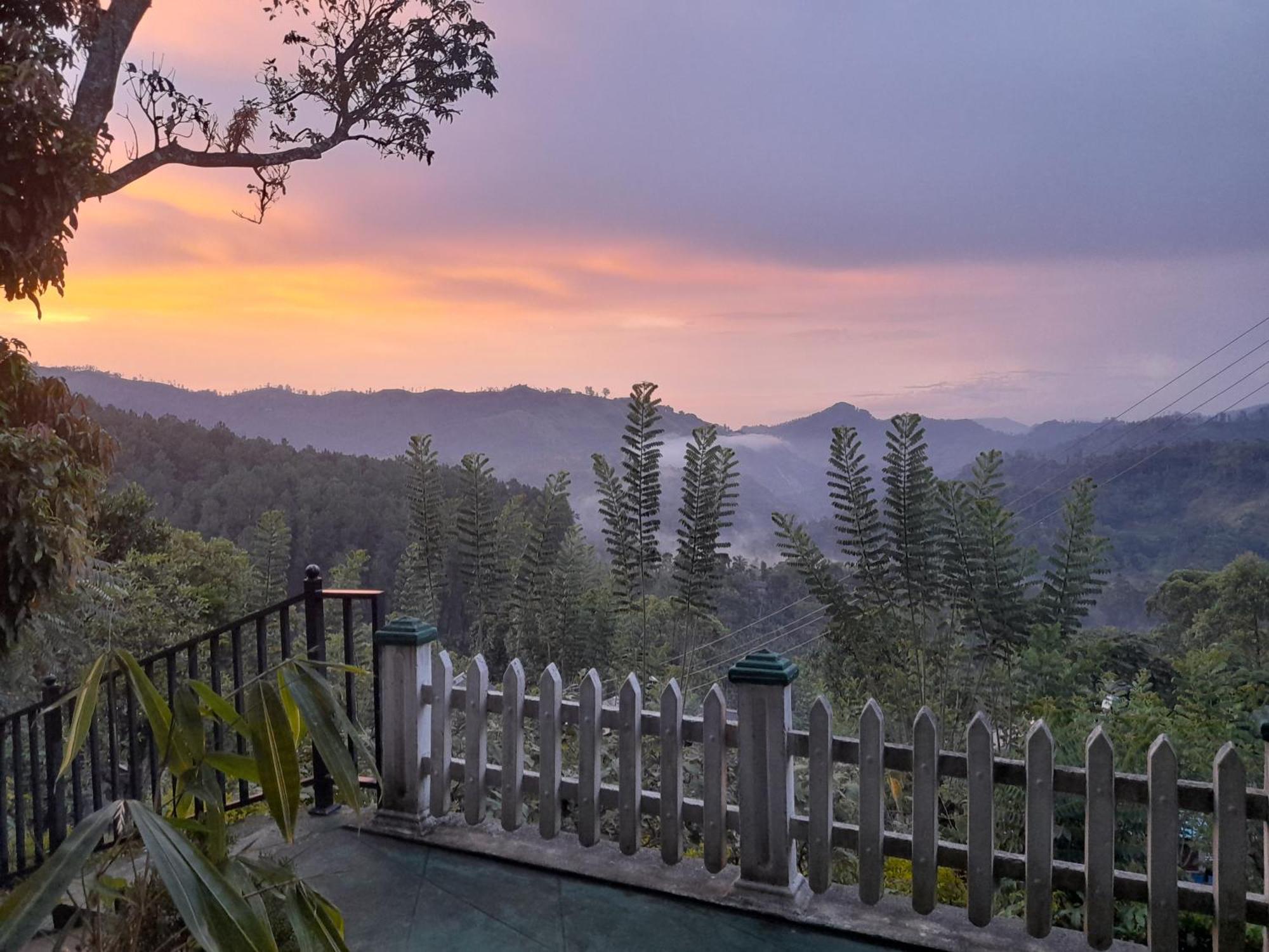 Himansa Homestay Ела Екстериор снимка